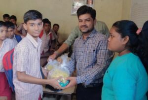 Diwali-Snacks-for-150-Children
